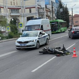 В ДТП на Дзержинского ранены 18-летний мотоциклист и его пассажир
