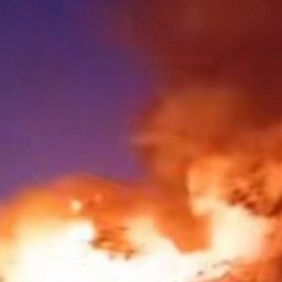 В деревне Ворошнево Курского района из-за падения осколков БПЛА произошел пожар В деревне Ворошнево Курского района из-за падения осколков БПЛА произошел пожар
