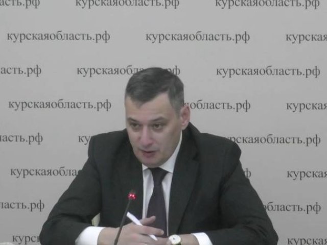 Хинштейн поручил разобраться с большегрузами, которые разбивают курские дороги