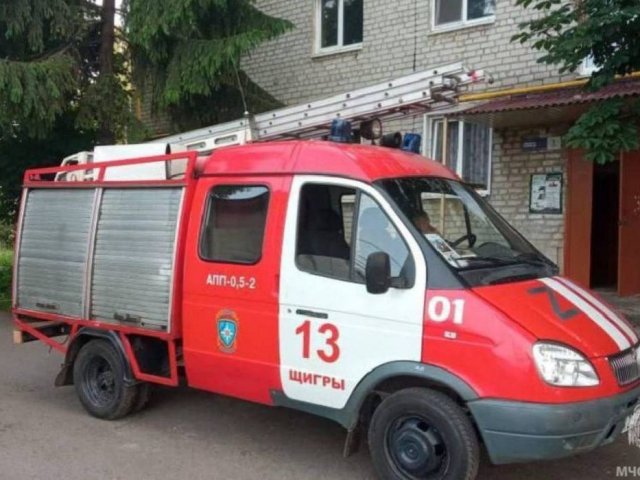 В Курской области спасатели помогли женщине выбраться из квартиры