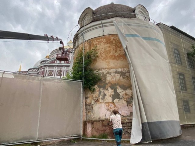 В Курске сняли баннер со зданий на территории исторической крепости