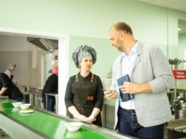 В Курске проверили качество питания в пришкольных лагерях