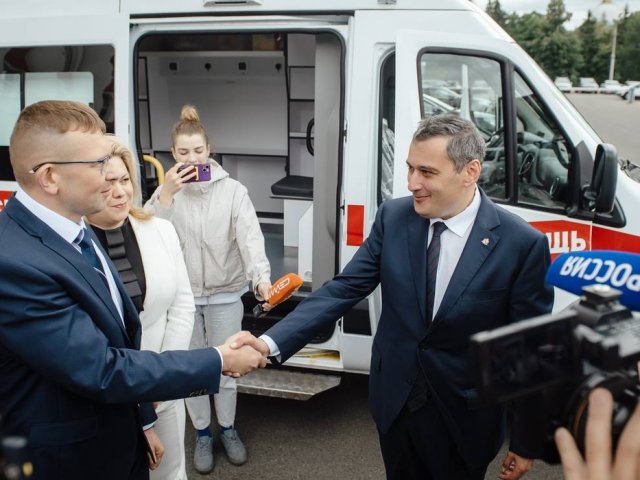Железногорская ЦРБ получила новую машину скорой помощи