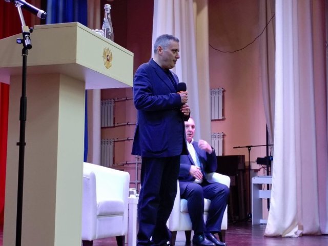 Александр Хинштейн встретился с жителями Медвенского района