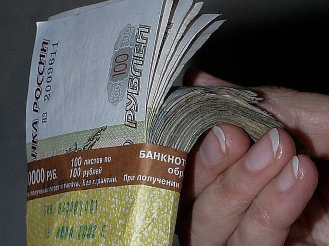 Курянка оплатила 151 штраф и налоги после разговора с приставом