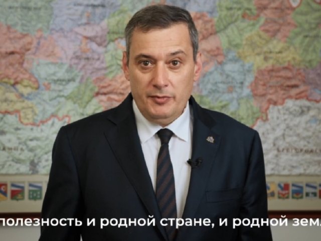 Александр Хинштейн поздравил курских выпускников с окончанием школы