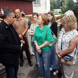 Александр Хинштейн проинспектировал ход восстановительных работ в трёх домах Курска, пострадавших от атак БПЛА